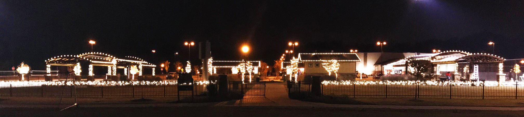 Christmas lights at Chestnut Square Park
