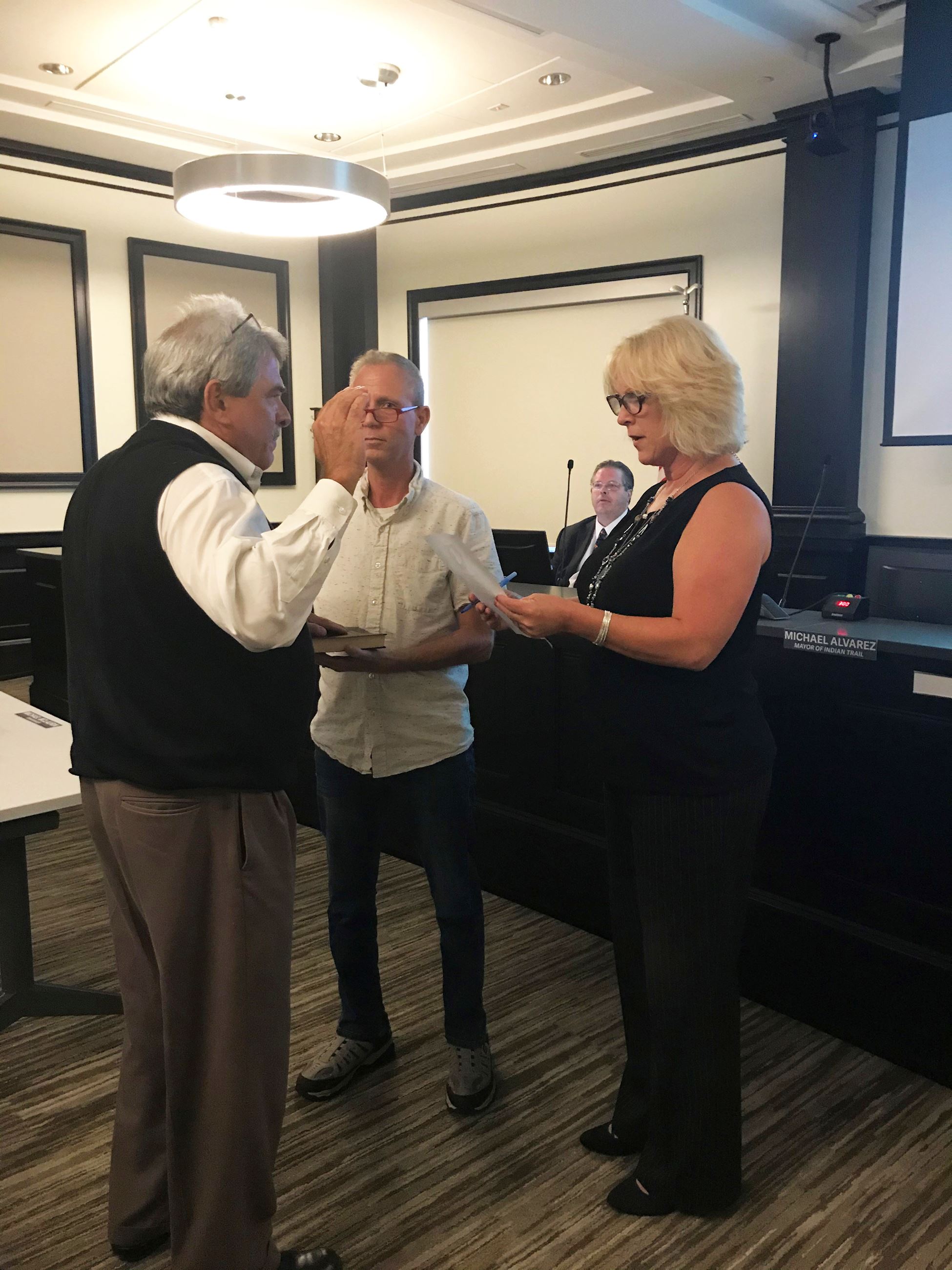 David Cohn being sworn into Town Council
